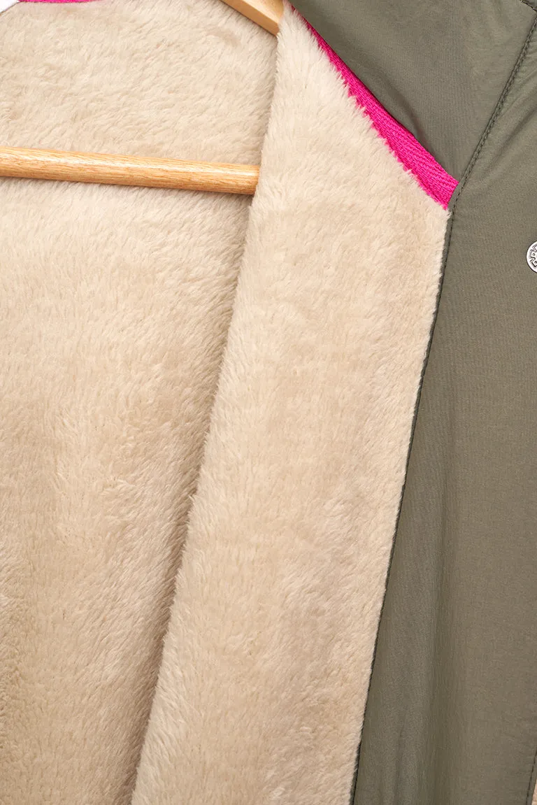 Chaqueta polar teddy con capucha y contrastes