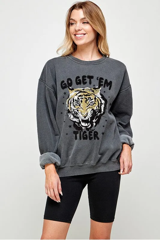 GO GET EM TIGER GRAPHIC SWEATSHIRT