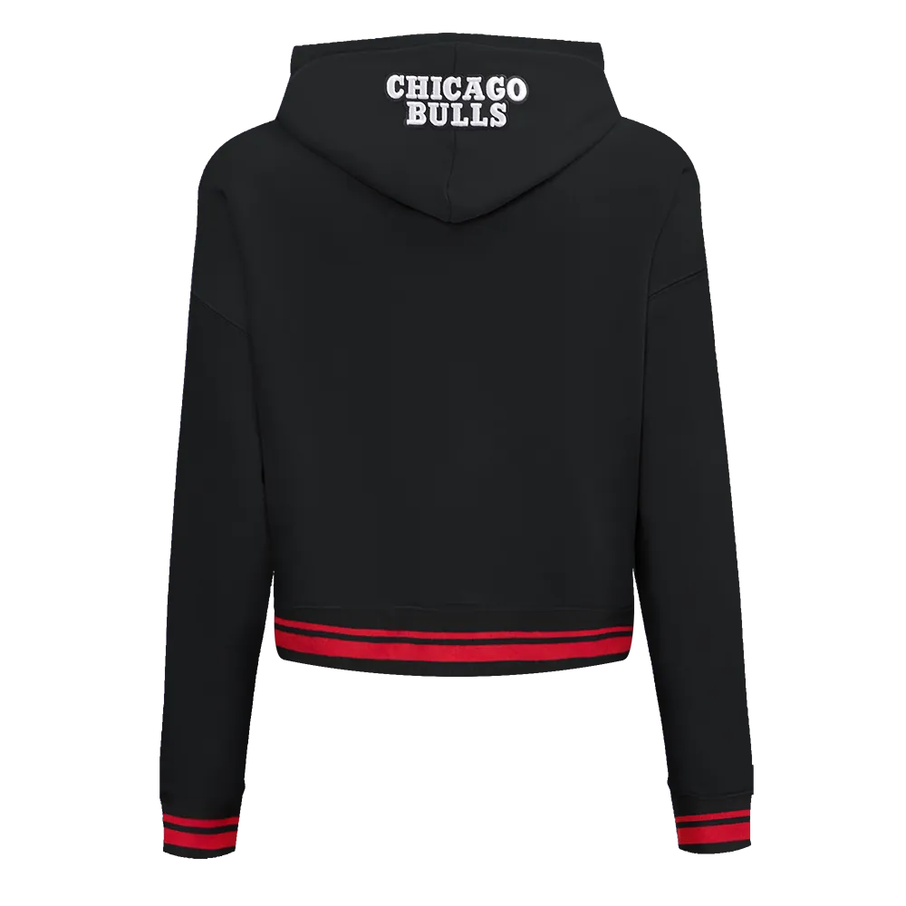 NBA CHICAGO BULLS SCRIPT TAIL WOMEN'S RIB FLC CROPPED PO HOODIE (BLACK/RED/BLACK)