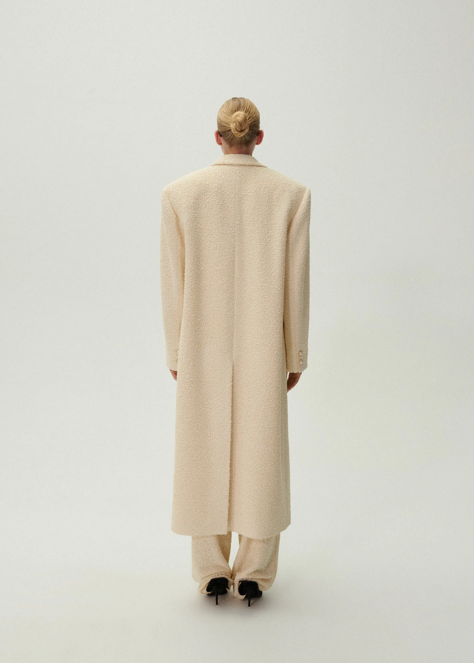 Single breasted long coat in beige bouclé