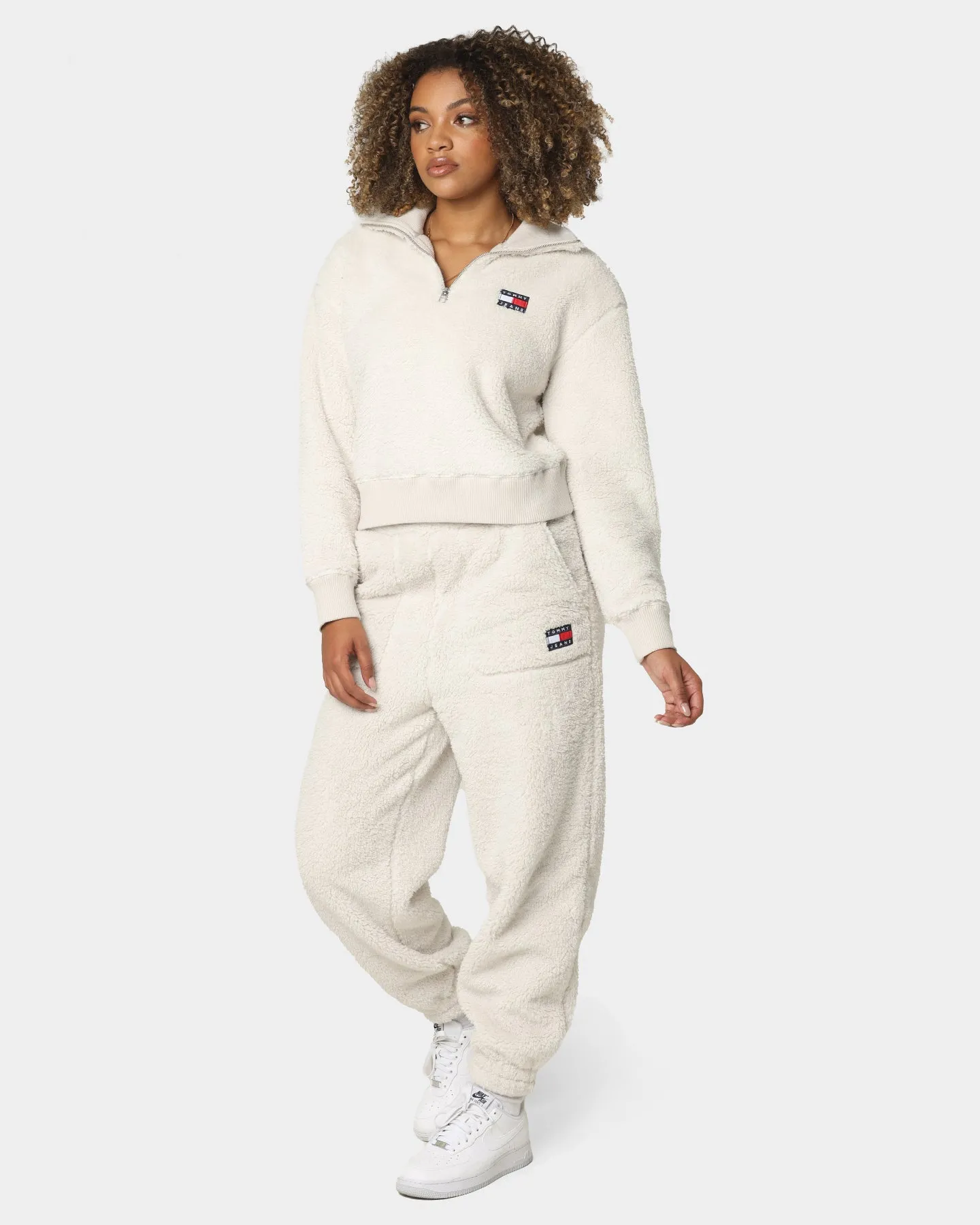 Tommy Jeans Women's TJW Plush Badge Sweat Pants Stony Beige