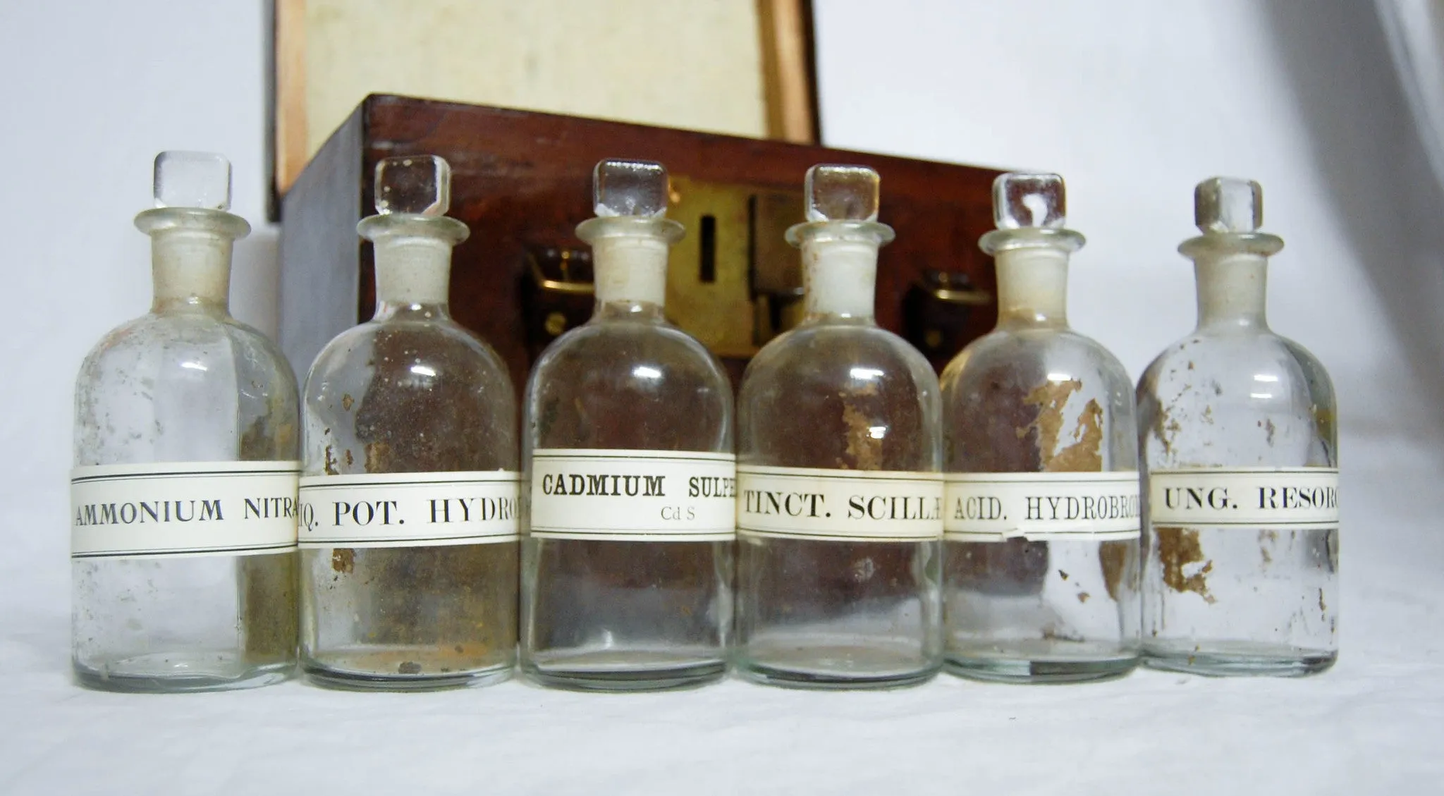 Victorian Military Campaign Ammunition Chemistry Set with Royal Laboratory stamps for 1882 - Royal Arsenal