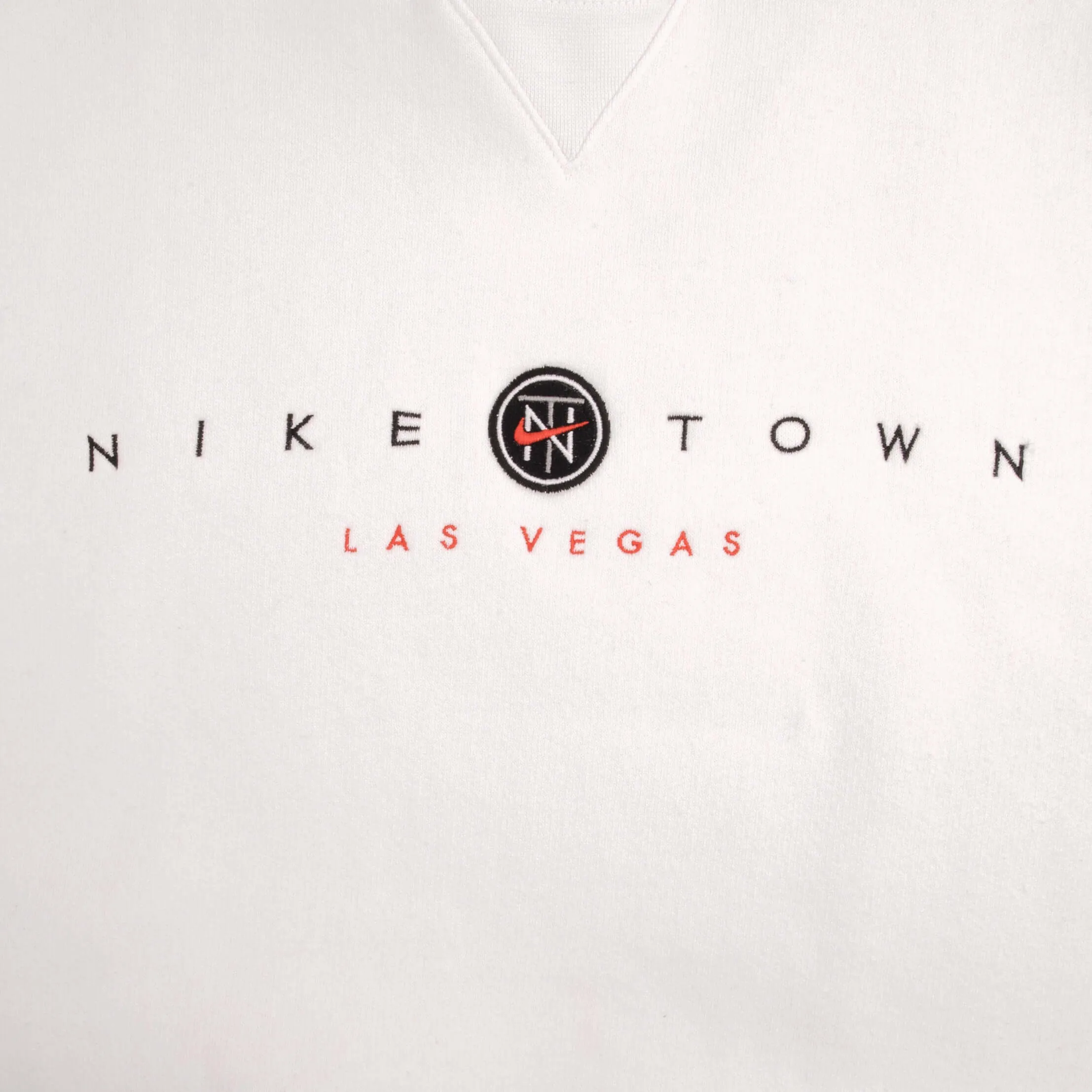 VINTAGE NIKE TOWN LAS VEGAS CENTER SWOOSH WHITE SWEATSHIRT 1990S SIZE SMALL